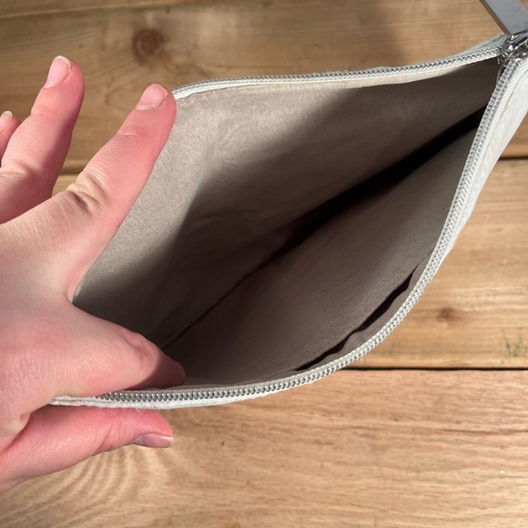 Epionce White Cosmetic Makeup Travel Pouch Bag - 11" x 7" - Picture 5 of 9